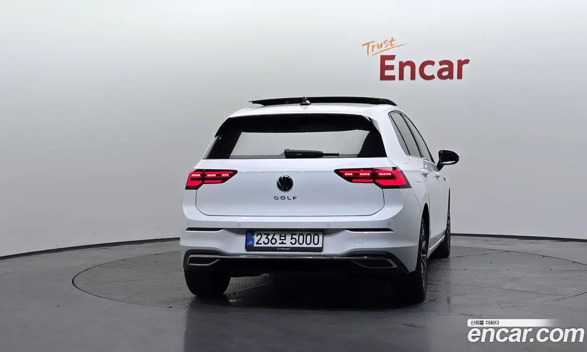 Volkswagen Golf 2023 2.0 автомат (гидро), фото 4