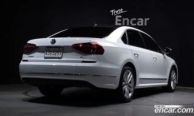 Volkswagen Passat 2018 2.0 автомат (гидро), миниатюра 2