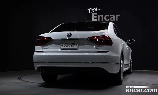 Volkswagen Passat 2018 2.0 автомат (гидро), миниатюра 4