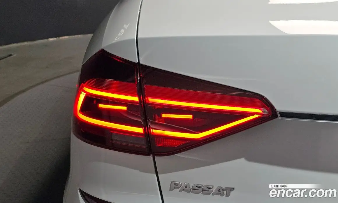 Volkswagen Passat 2018 2.0 автомат (гидро), фото 9