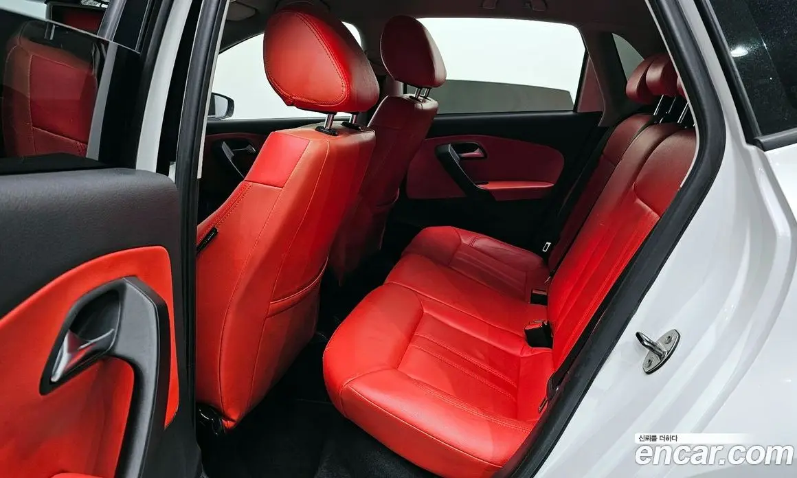 Volkswagen Polo 2013 1.6 автомат (гидро), фото 12 Volkswagen Polo 2013 1.6 автомат (гидро), фото 12