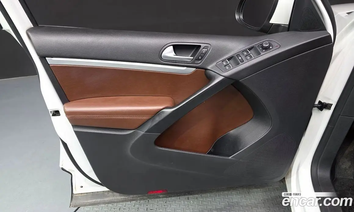 Volkswagen Tiguan 2015 2.0 автомат (гидро), фото 13