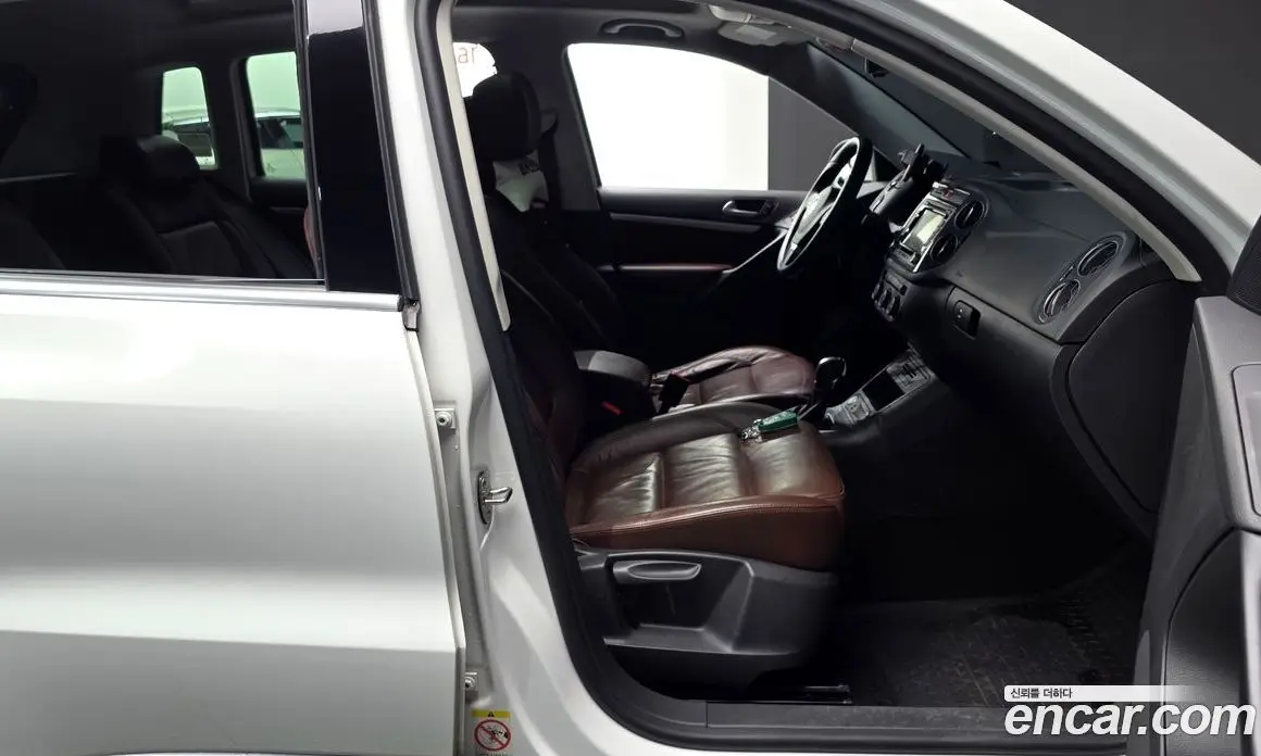 Volkswagen Tiguan 2015 2.0 автомат (гидро), фото 15