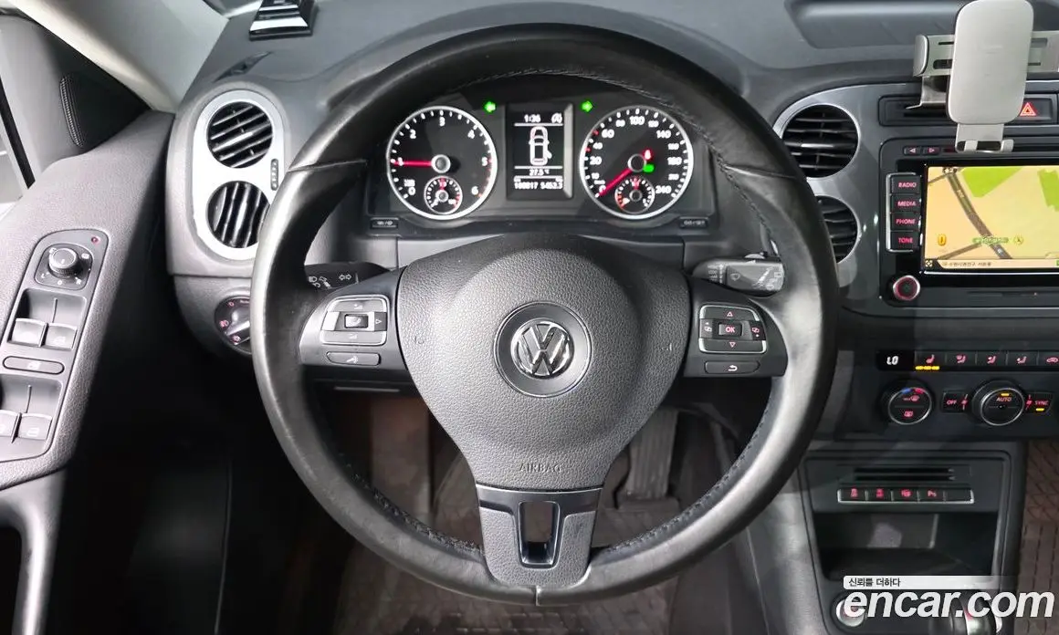 Volkswagen Tiguan 2015 2.0 автомат (гидро), фото 20