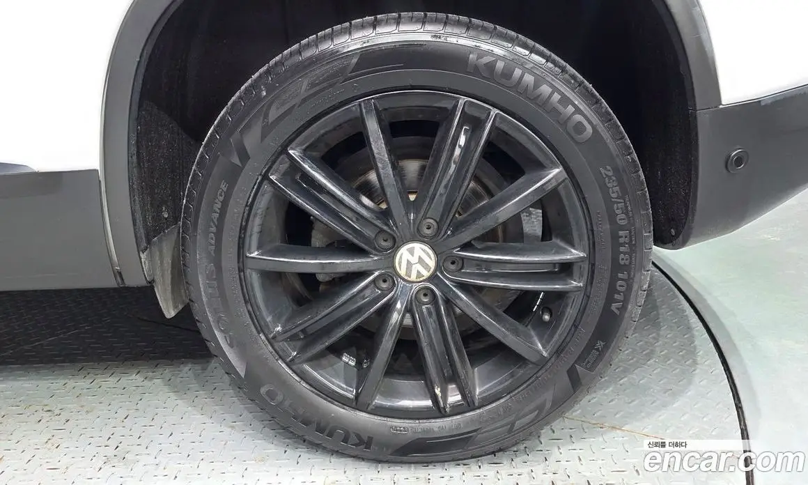Volkswagen Tiguan 2015 2.0 автомат (гидро), фото 6