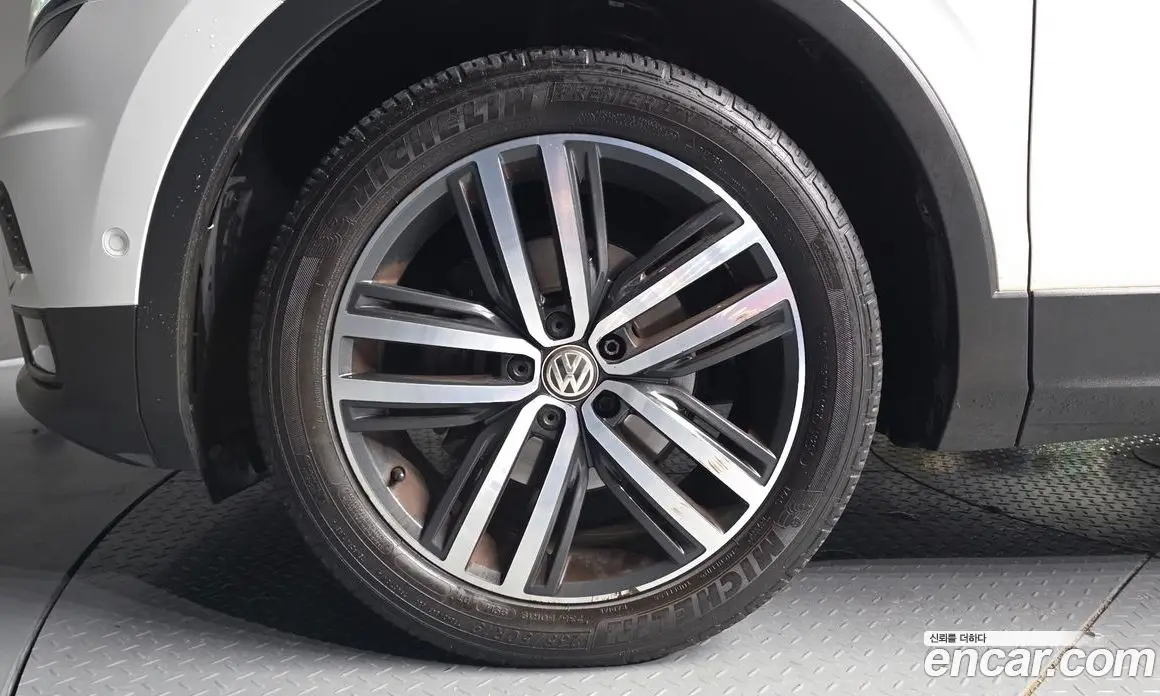 Volkswagen Tiguan 2018 2.0 автомат (гидро), фото 5