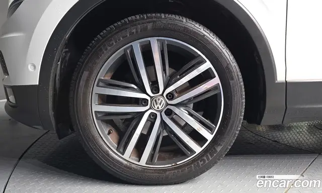Volkswagen Tiguan 2018 2.0 автомат (гидро), миниатюра 5