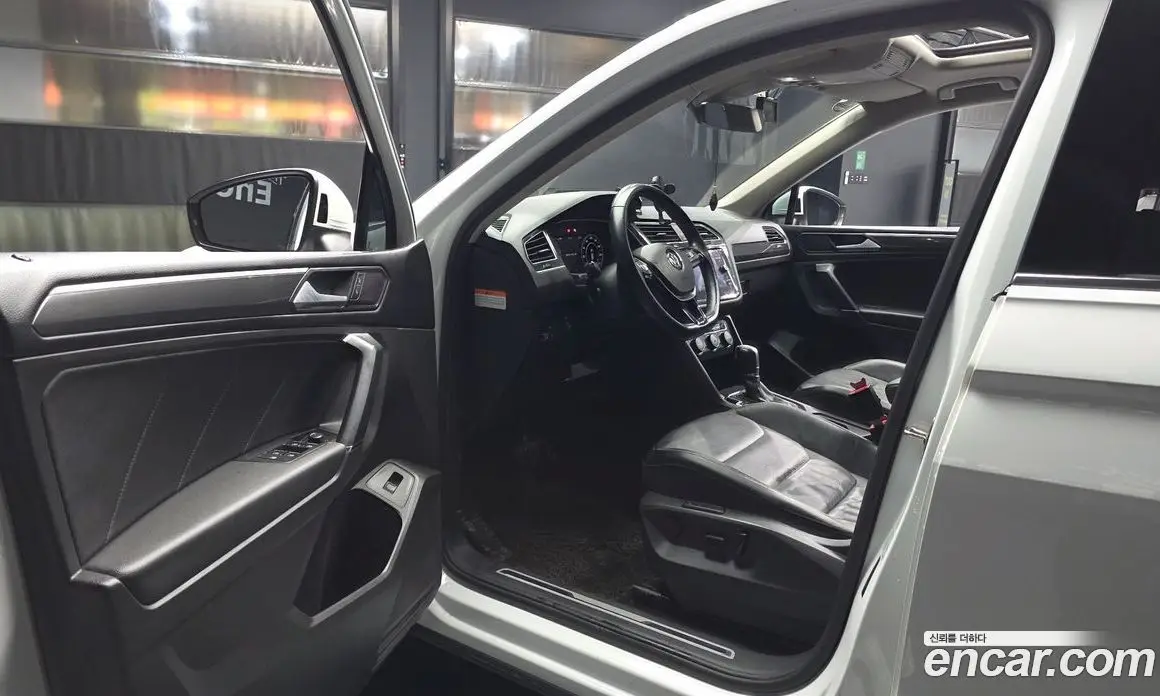 Volkswagen Tiguan 2018 2.0 автомат (гидро), фото 10