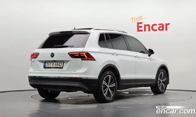 Volkswagen Tiguan 2020 2.0 автомат (гидро), миниатюра 2