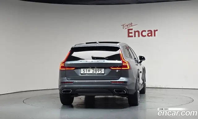 Volvo V60 2019 2.0 автомат (гидро), миниатюра 3