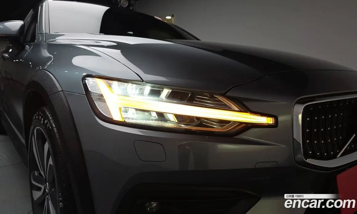 Volvo V60 2019 2.0 автомат (гидро), фото 7
