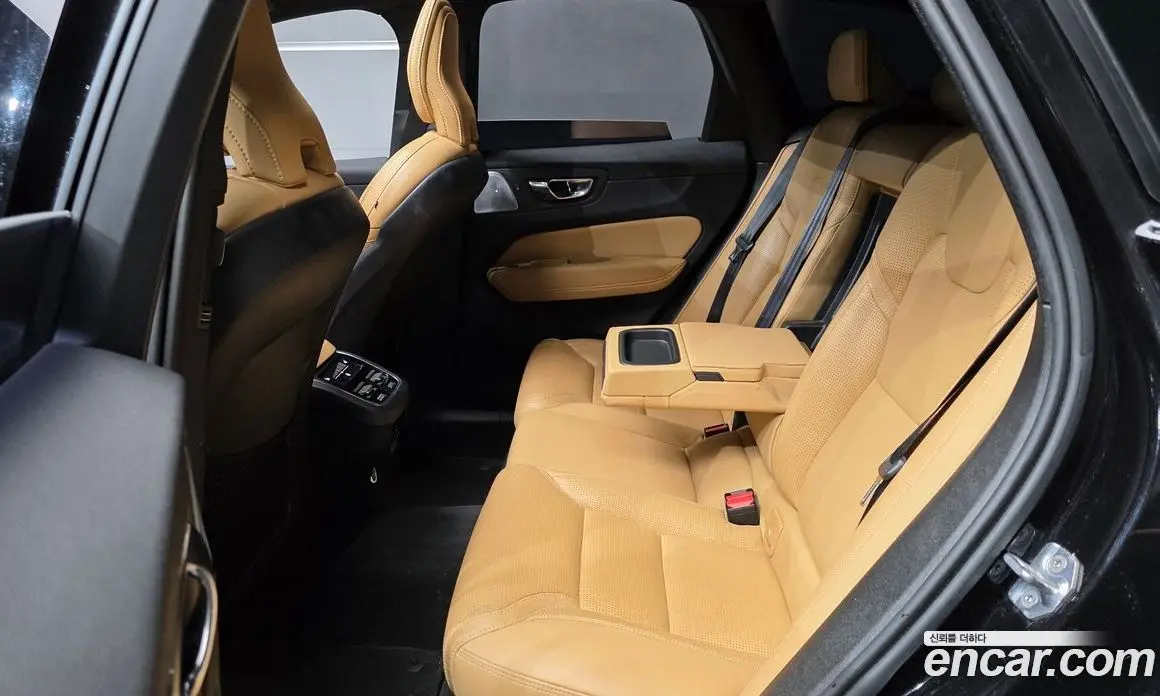 Volvo XC60 2019 2.0 автомат (гидро), фото 12