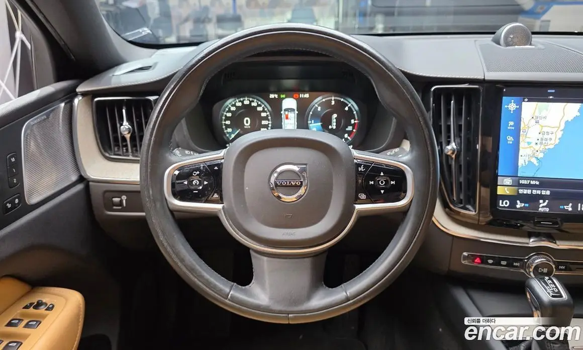 Volvo XC60 2019 2.0 автомат (гидро), фото 13