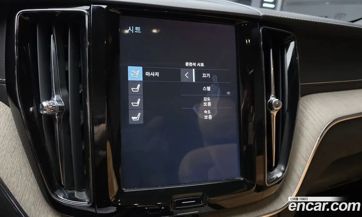 Volvo XC60 2019 2.0 автомат (гидро), фото 17