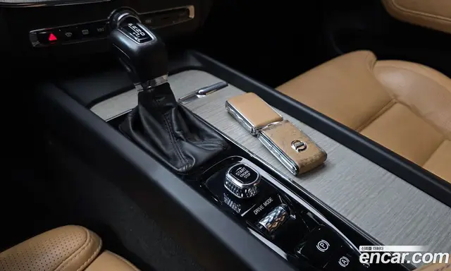 Volvo XC60 2019 2.0 автомат (гидро), миниатюра 9