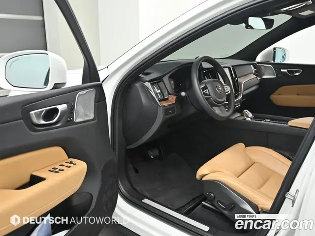 Volvo XC60 2023 2.0 автомат (гидро), миниатюра 11