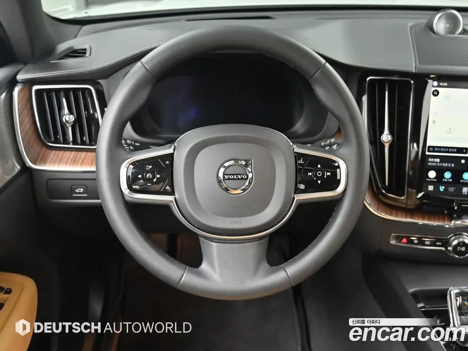 Volvo XC60 2023 2.0 автомат (гидро), фото 13