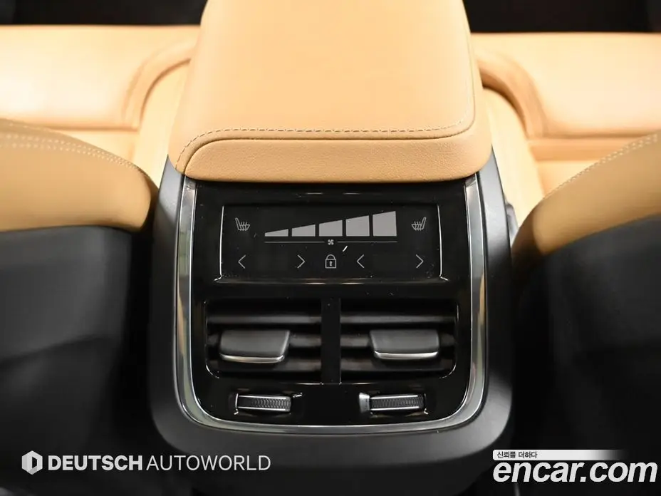 Volvo XC60 2023 2.0 автомат (гидро), фото 16
