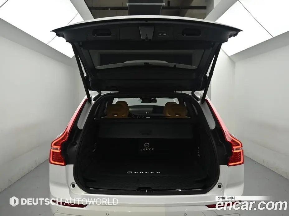 Volvo XC60 2023 2.0 автомат (гидро), фото 19