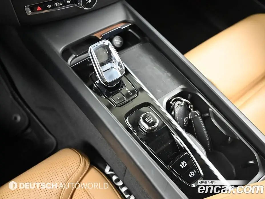 Volvo XC60 2023 2.0 автомат (гидро), фото 9