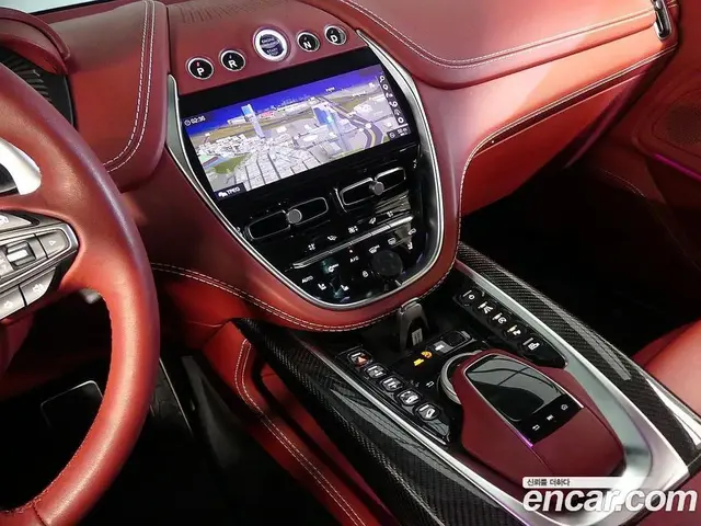 Aston Martin DBX 2022 4.0 автомат (гидро), миниатюра 11