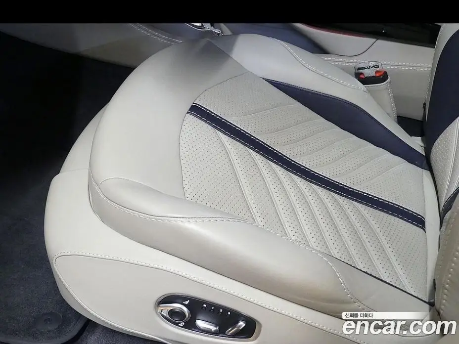 Aston Martin DBX 2023 4.0 автомат (гидро), фото 13