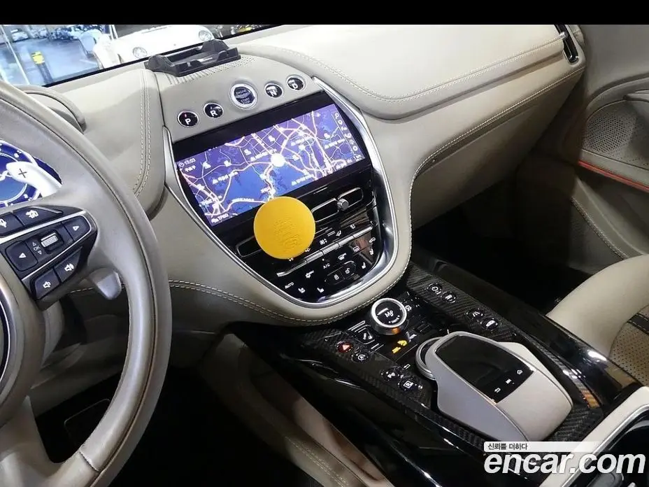 Aston Martin DBX 2023 4.0 автомат (гидро), фото 15