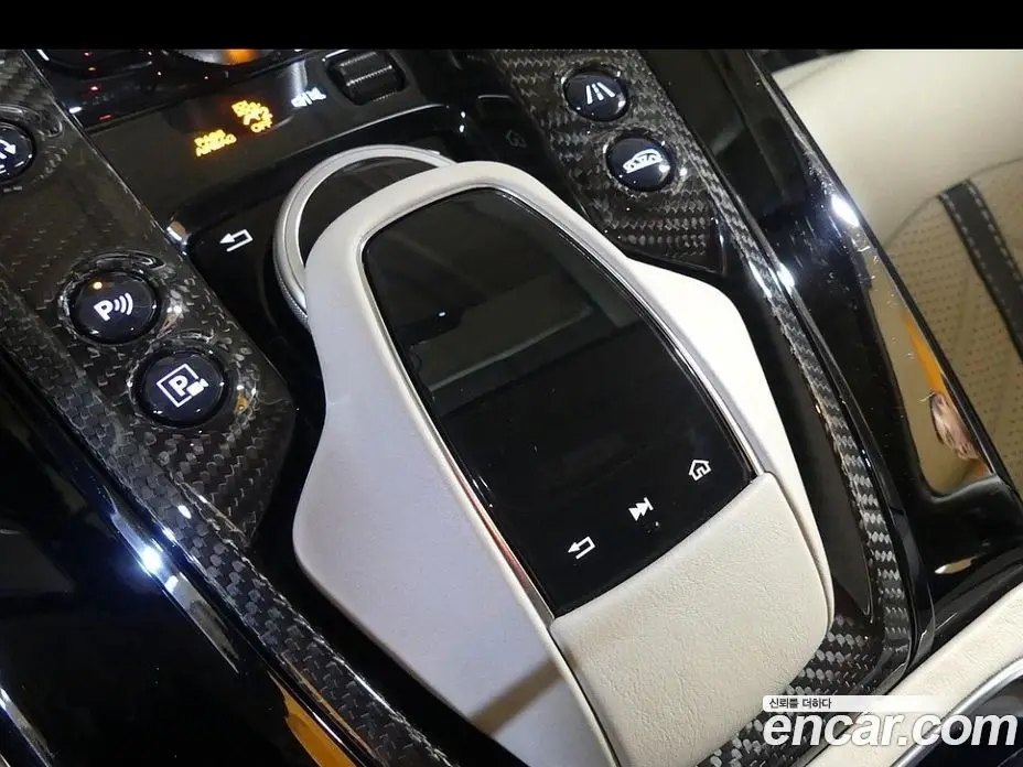 Aston Martin DBX 2023 4.0 автомат (гидро), фото 17