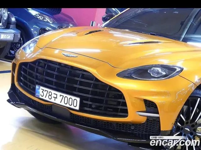 Aston Martin DBX 2023 4.0 автомат (гидро), миниатюра 4