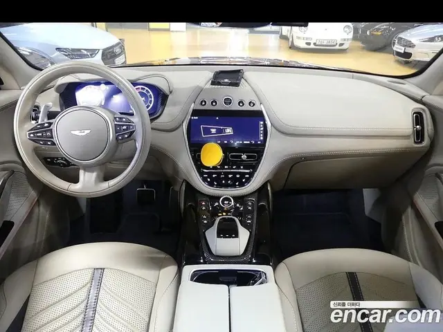 Aston Martin DBX 2023 4.0 автомат (гидро), миниатюра 7