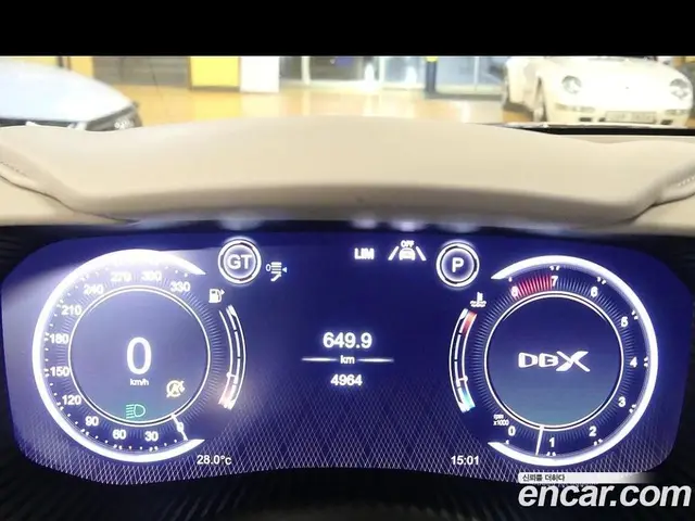 Aston Martin DBX 2023 4.0 автомат (гидро), миниатюра 8