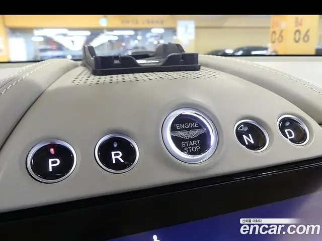 Aston Martin DBX 2023 4.0 автомат (гидро), миниатюра 9