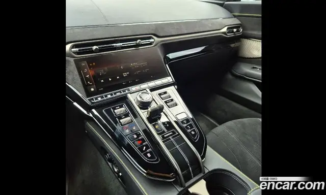 Aston Martin Vantage 2025 4.0 автомат (гидро), миниатюра 11