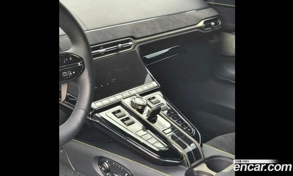 Aston Martin Vantage 2025 4.0 автомат (гидро), фото 13