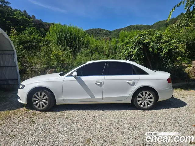 Audi A4 2010 2.0 автомат (гидро), миниатюра 3