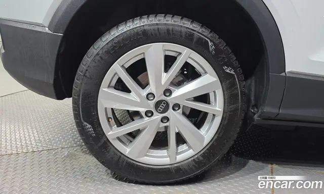 Audi Q2 2023 2.0 автомат (гидро), миниатюра 5