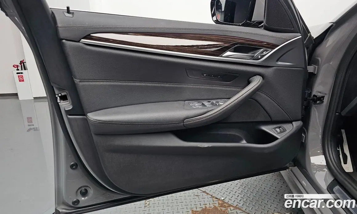 BMW 5 серия 2022 2.0 автомат (гидро), фото 13