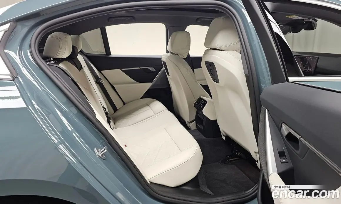 BMW 5 серия 2025 2.0 автомат (гидро), фото 18