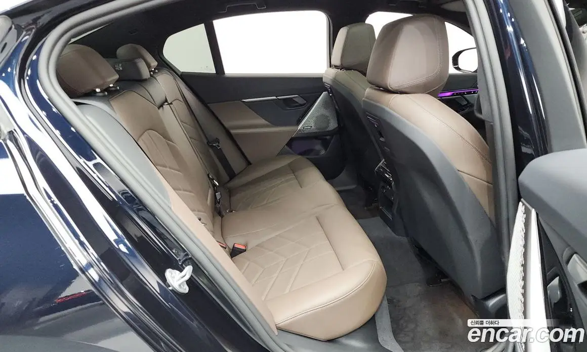 BMW 5 серия 2025 2.0 автомат (гидро), фото 17
