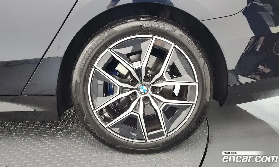 BMW 5 серия 2025 2.0 автомат (гидро), фото 7