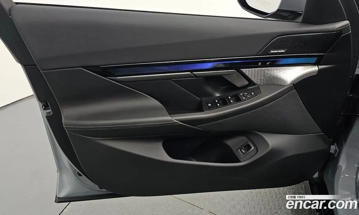 BMW 5 серия 2025 2.0 автомат (гидро), фото 14