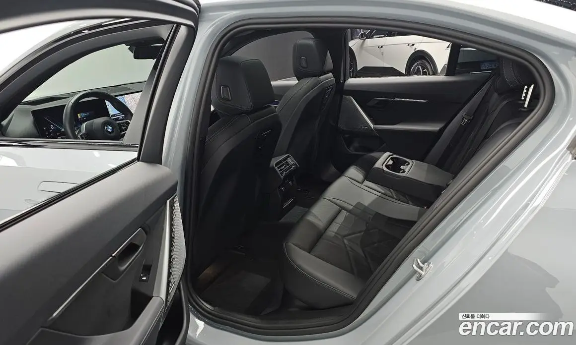 BMW 5 серия 2025 2.0 автомат (гидро), фото 18