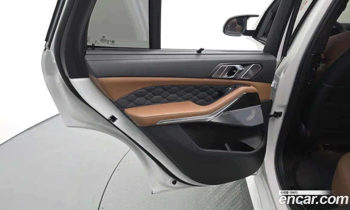 BMW X5M 2025 4.4 автомат (гидро), фото 15