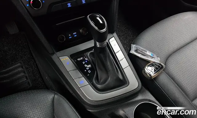 Hyundai Avante 2017 1.6 автомат (гидро), миниатюра 11