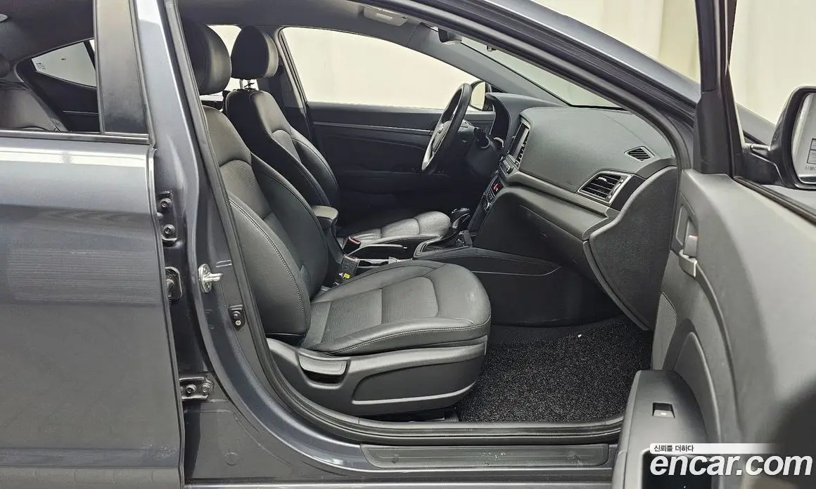 Hyundai Avante 2017 1.6 автомат (гидро), фото 15
