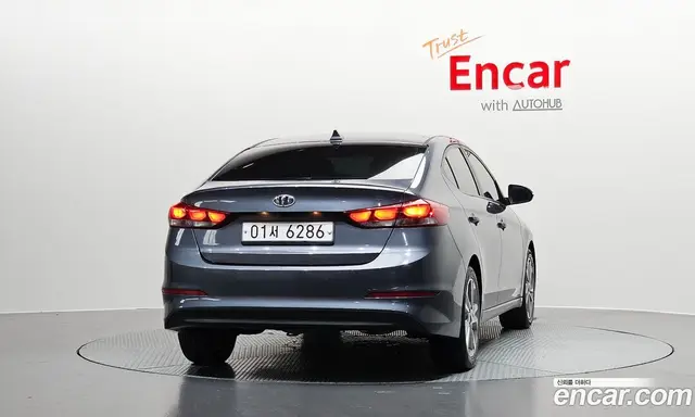 Hyundai Avante 2017 1.6 автомат (гидро), миниатюра 3