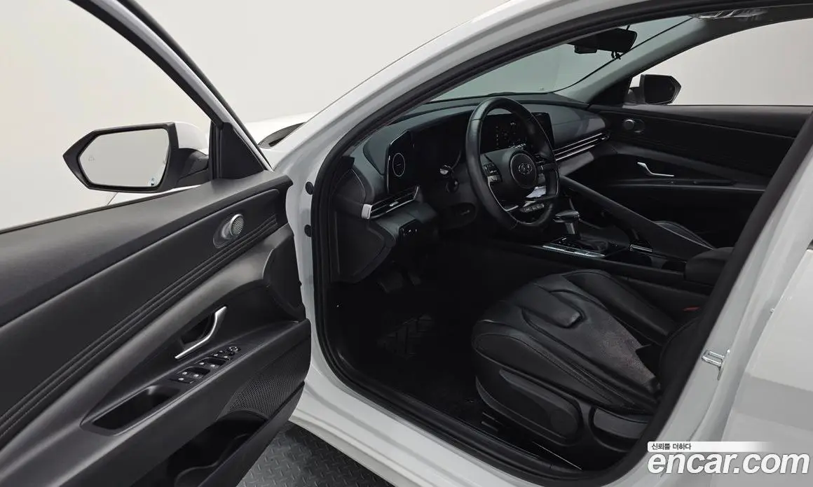 Hyundai Avante 2022 1.6 автомат (гидро), фото 13