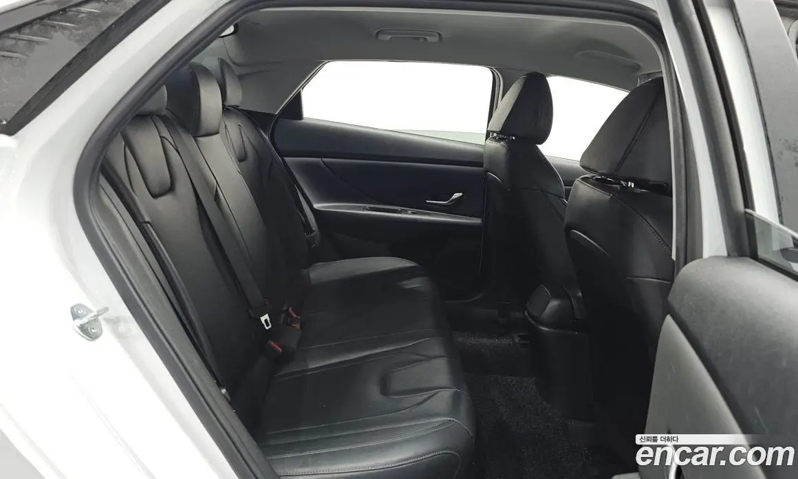 Hyundai Avante 2022 1.6 автомат (гидро), фото 18