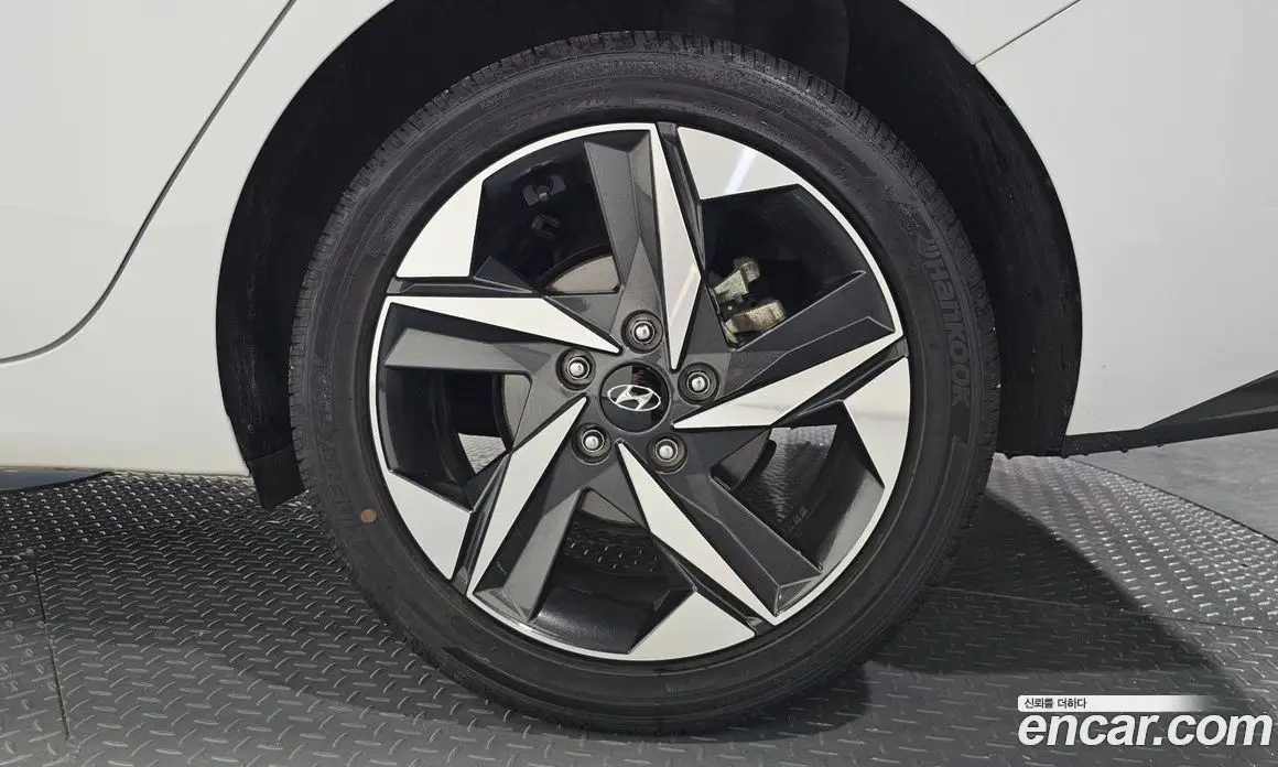 Hyundai Avante 2022 1.6 автомат (гидро), фото 7