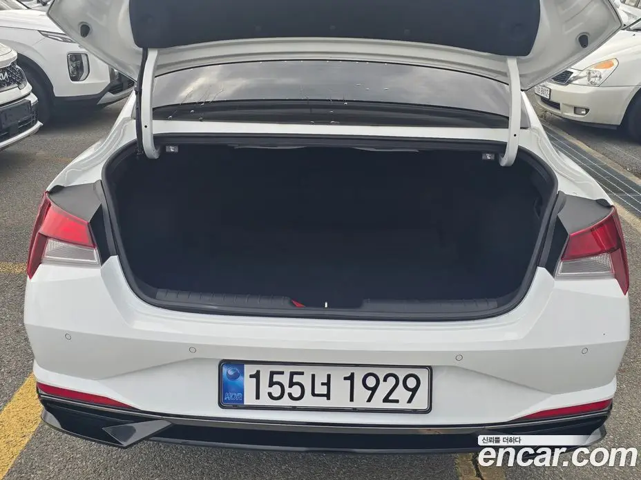 Hyundai Avante 2022 1.6 автомат (гидро), фото 17
